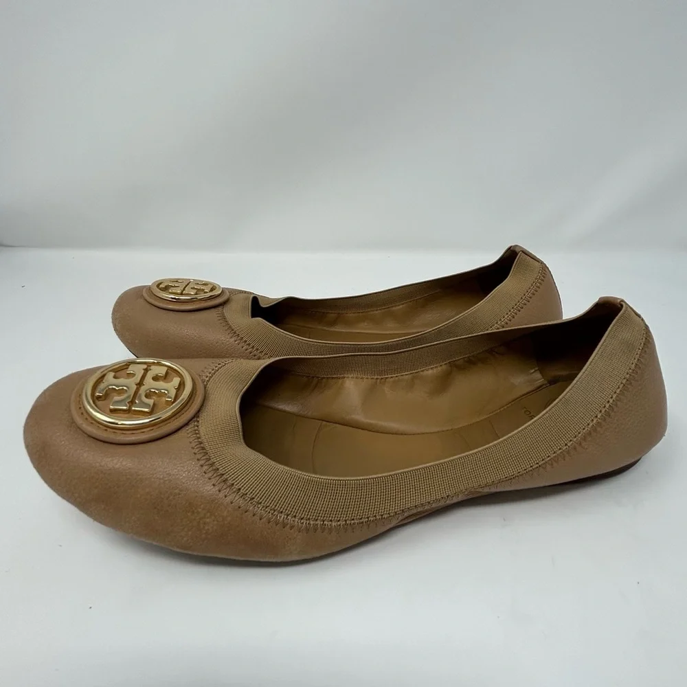 Tory Burch Caroline Leather Medallion Logo Ballet Flats Natural Tan 8M.